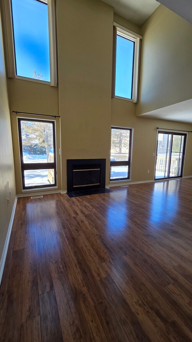 Foto del edificio - 653 Glasgow Ct