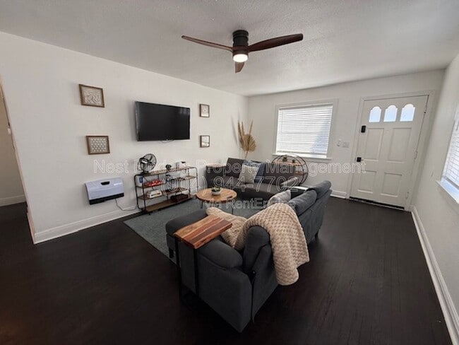 Building Photo - 2813 College St