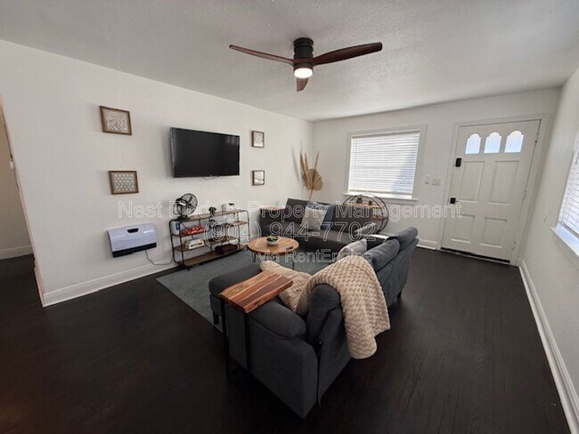 Foto del edificio - 2813 College St