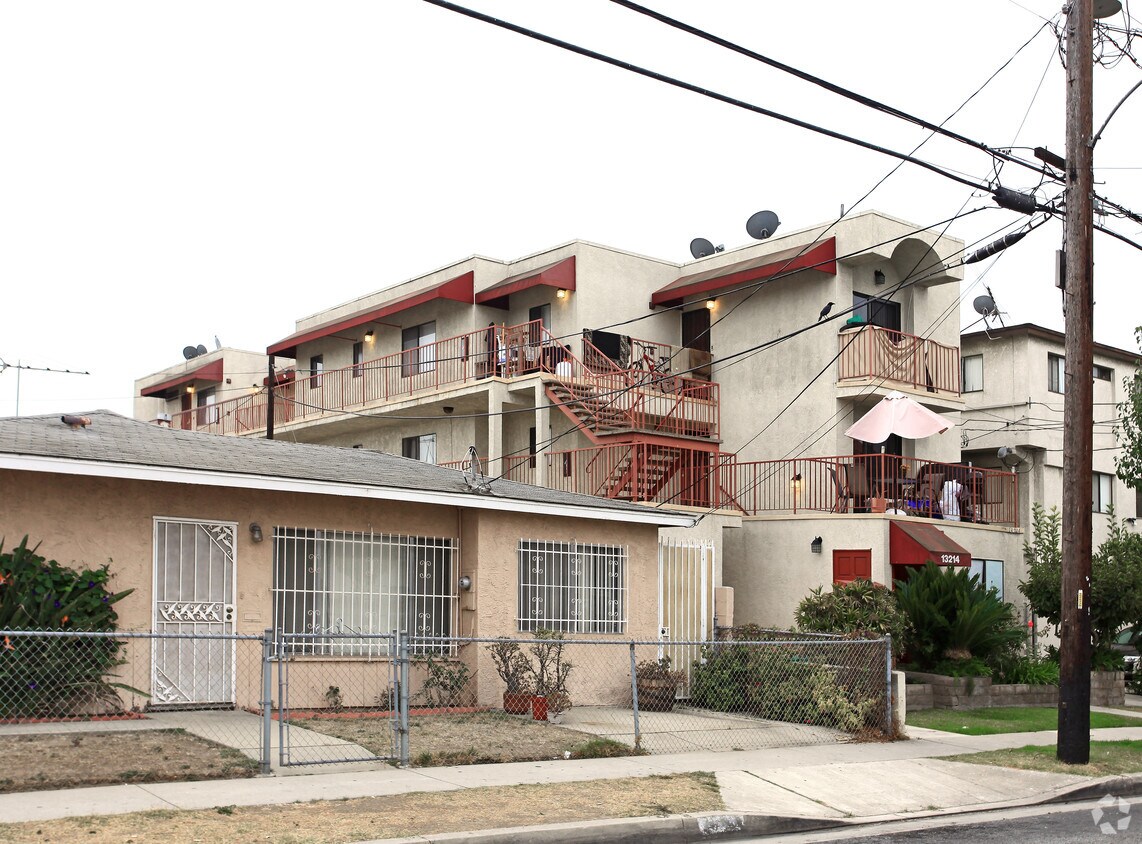 Building Photo - 13214 Cordary Ave
