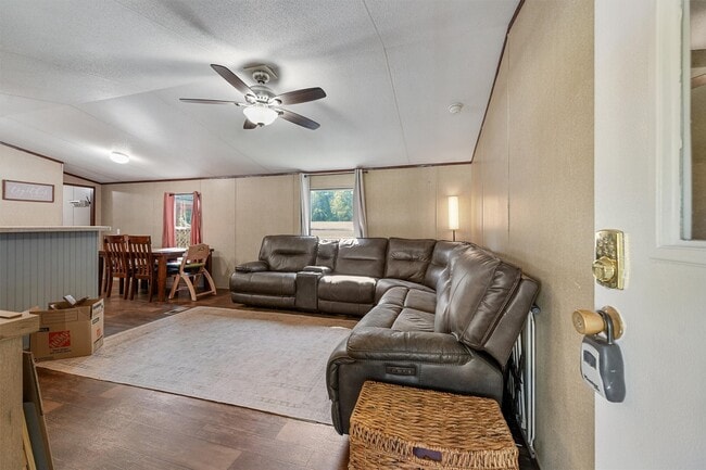 Foto del edificio - 106 County Road 3755