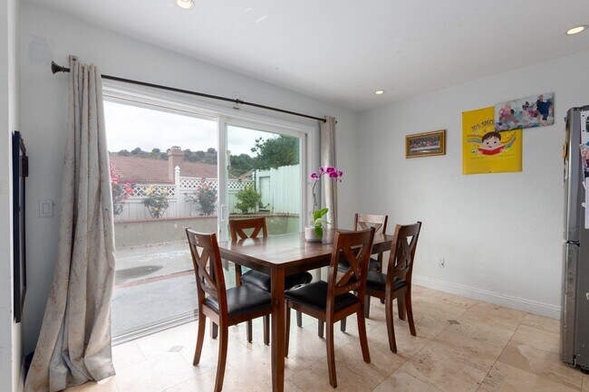 Foto del edificio - 3BR + Bonus Room | Solar-Powered | Updated...
