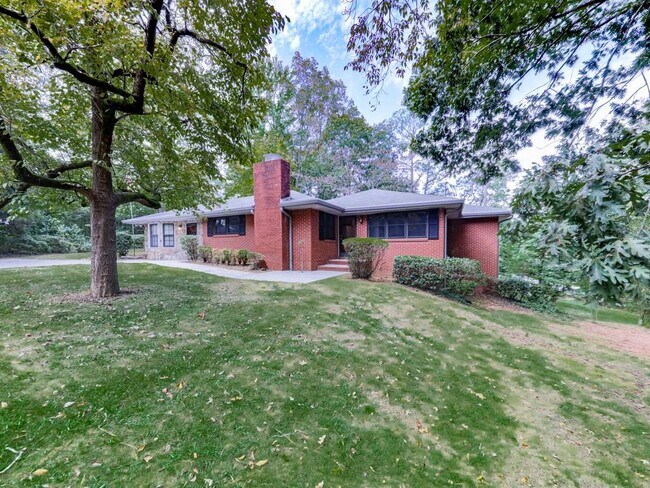 Foto del edificio - 5480 Burgess Dr