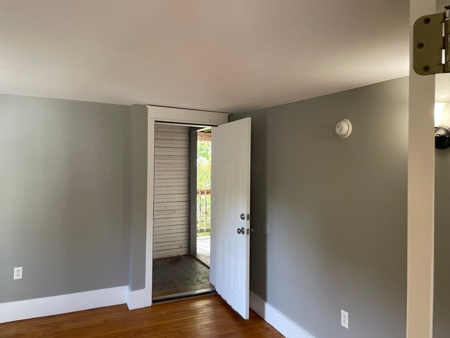 Building Photo - 6 York St