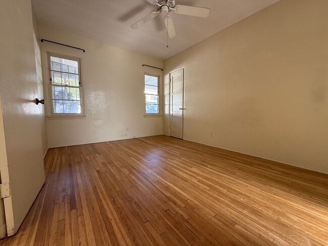 Foto del edificio - 6627 Farmdale Ave