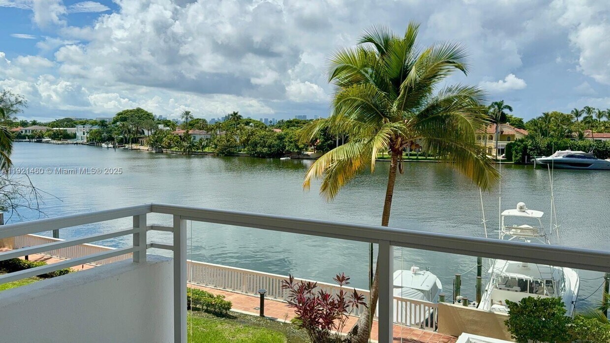 Foto principal - 5600 Collins Ave