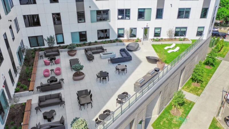 Foto principal - 640 N May St