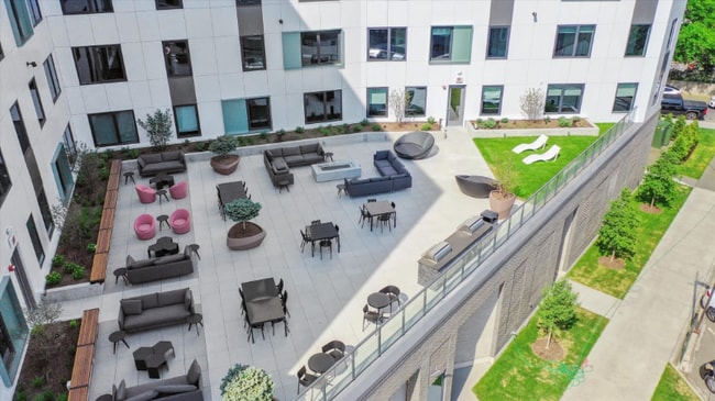 Photo - 640 N May St Apartment