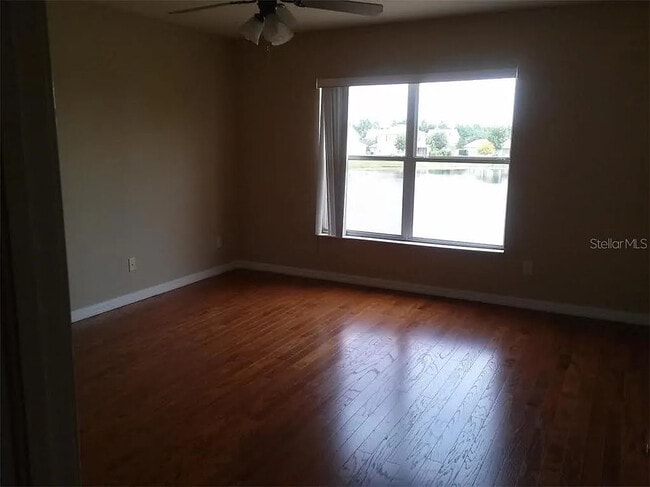 Foto del edificio - 15117 Searobbin Dr