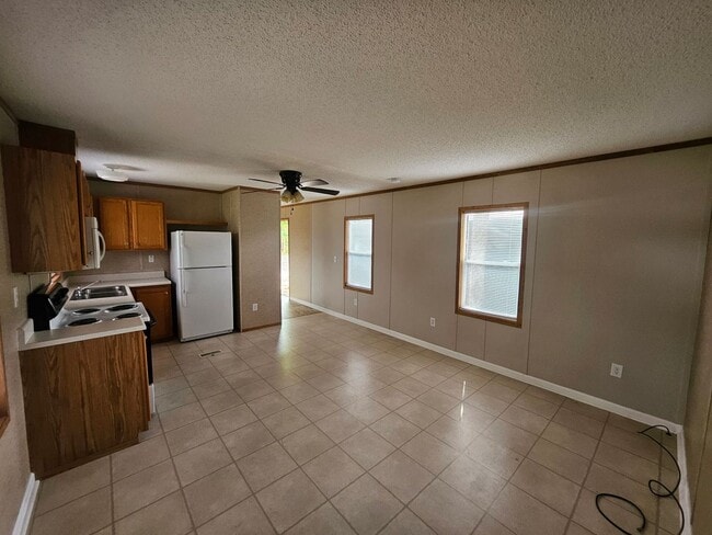 Foto del edificio - 127 Lonesome Hill Rd