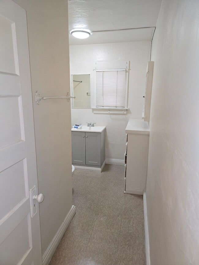 Building Photo - Fontana 10057