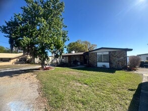 Building Photo - 734 Memorial Dr