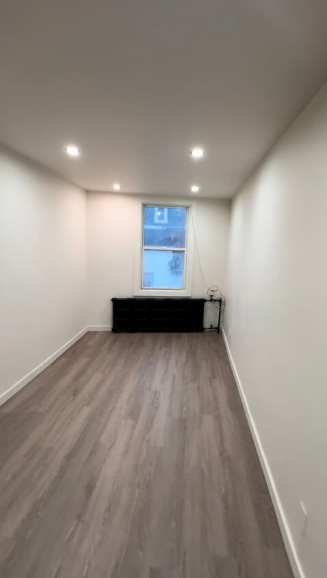 Building Photo - 151 Colborne St