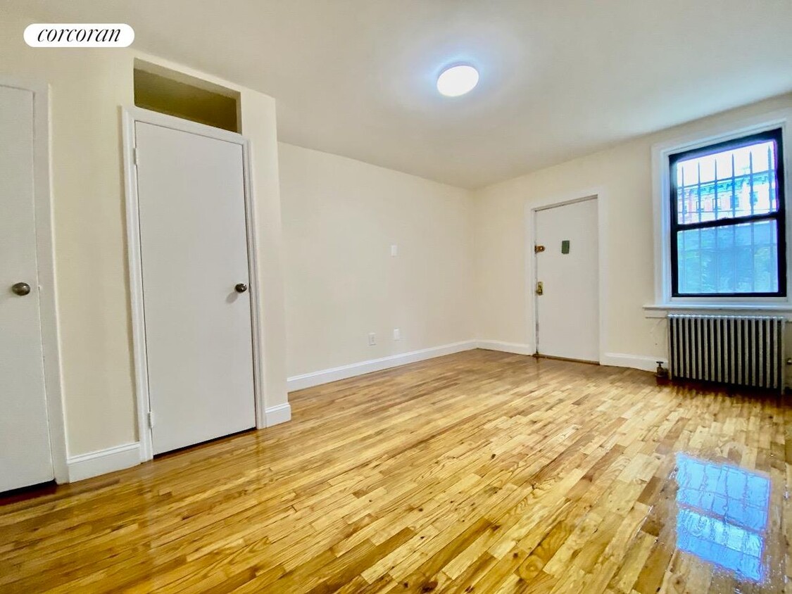 Foto principal - 351 W 51st St