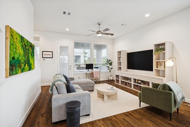 Foto del edificio - 1055 Timbergrove Yards Ln