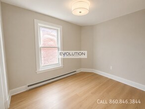Building Photo - 906-908-908 Park St