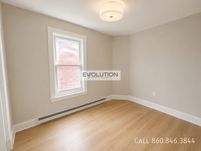 Building Photo - 906-908-908 Park St