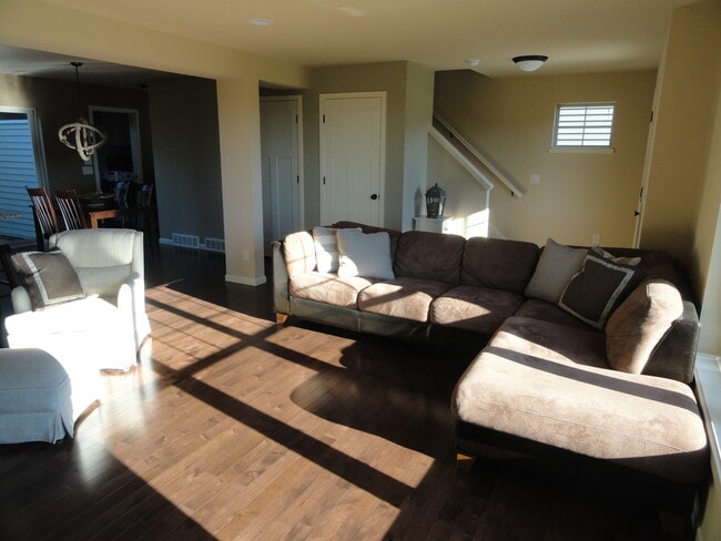 Building Photo - 634 Lone Oak Ln