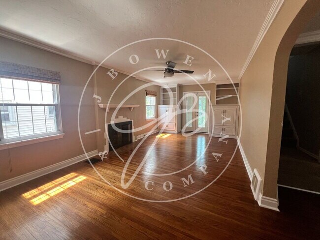 Foto del edificio - 3739 Elmhurst Rd