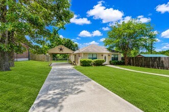 Building Photo - 9550 Thousand Oaks Loop
