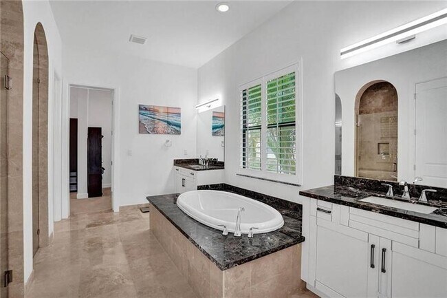Building Photo - 8925 Watercrest Cir E