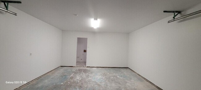 Building Photo - 5904 Willow Branch Dr