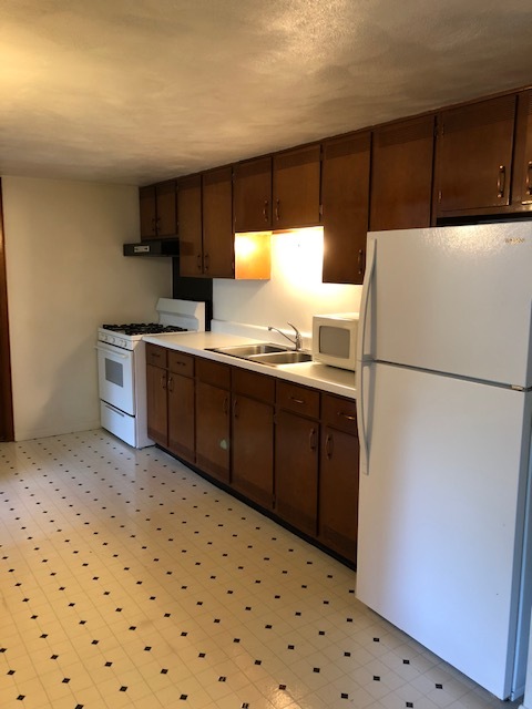 kitchen - 307 S Prairie St