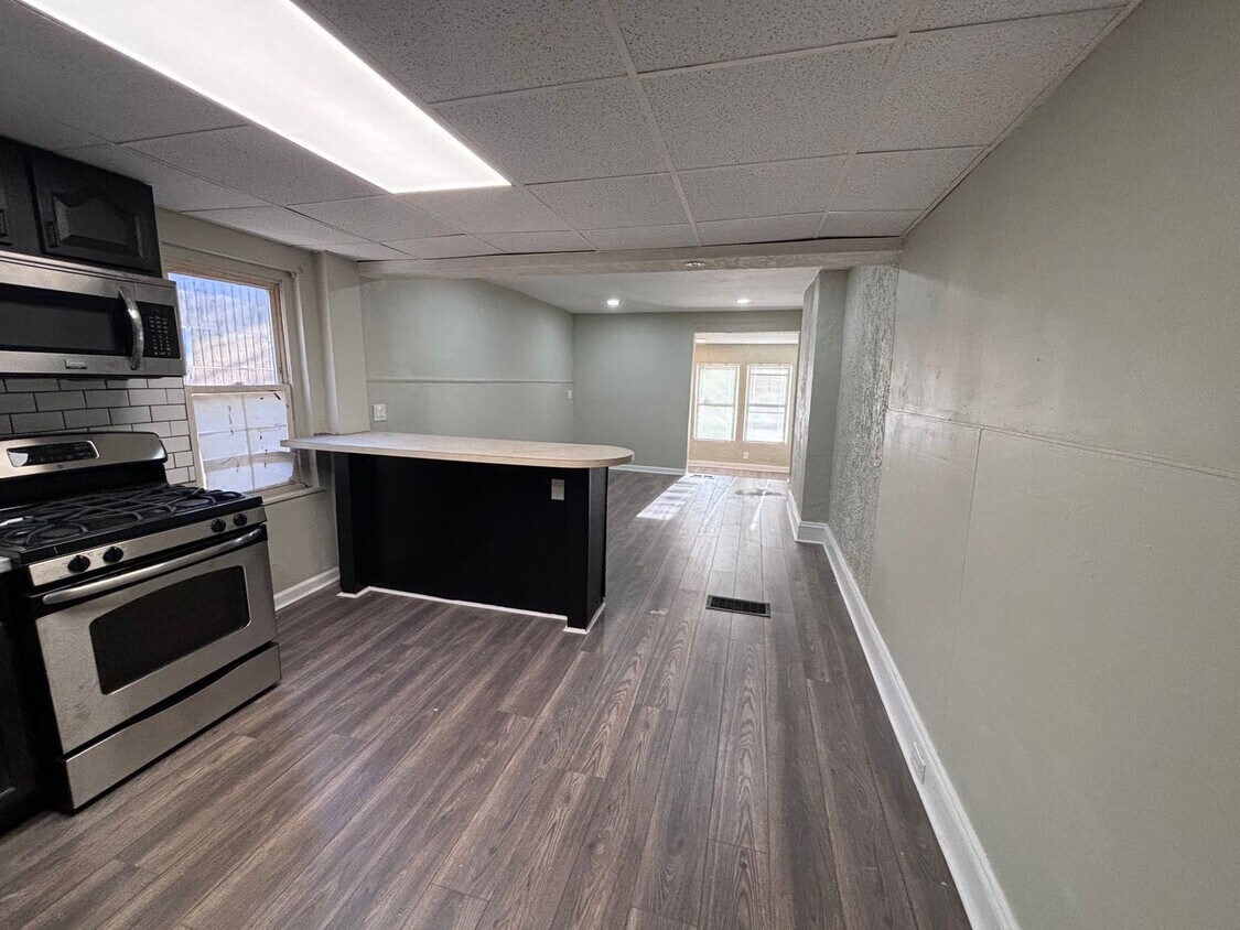 Foto principal - 1636 E State St