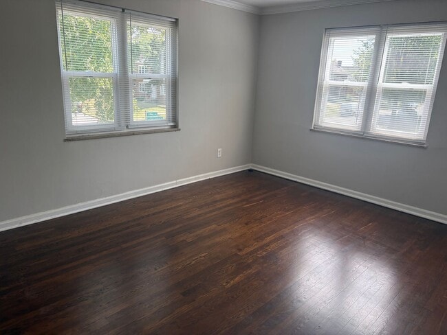Building Photo - 1009 Lilley Ave