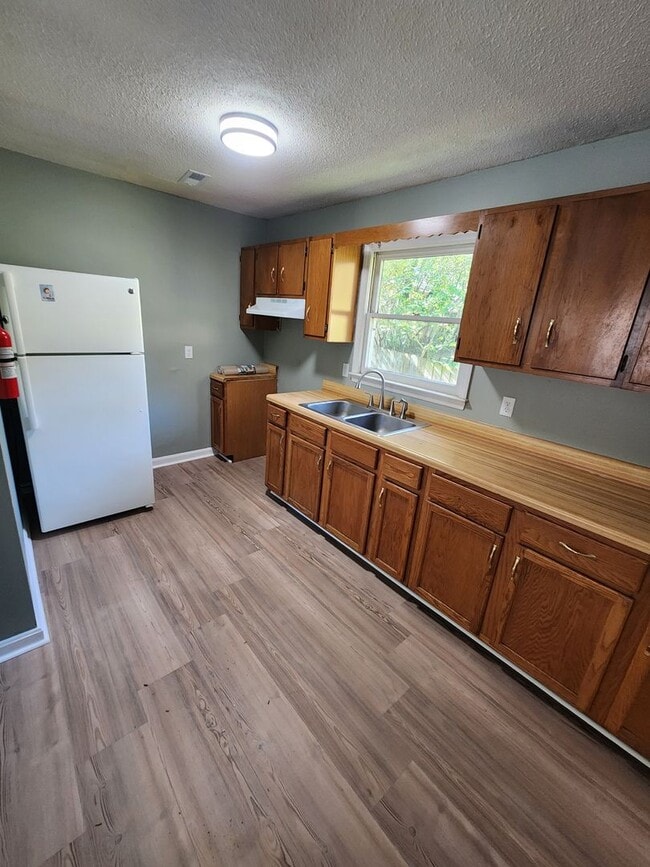 Foto del edificio - 312 Brookside Dr