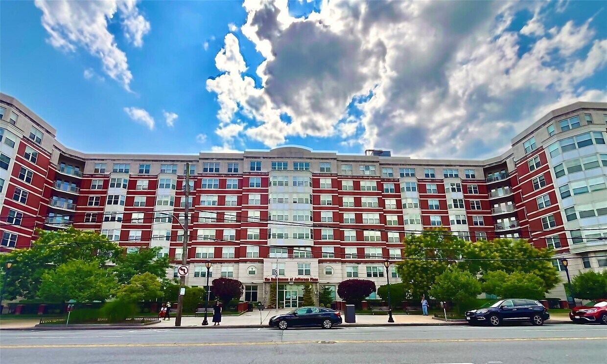 Primary Photo - 300 Mamaroneck Ave