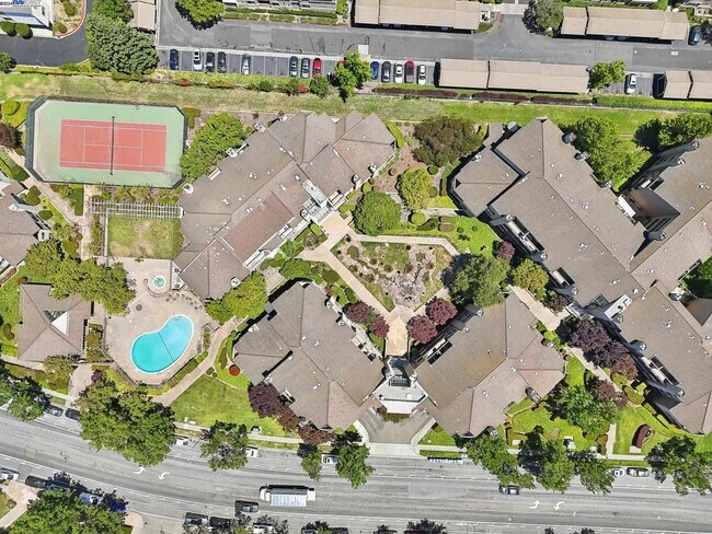 Building Photo - 39152 Guardino Dr
