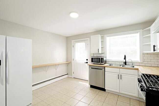 Foto del edificio - Updated, Pet-Friendly Fry's Spring Duplex - Grad Students Are Welcome!