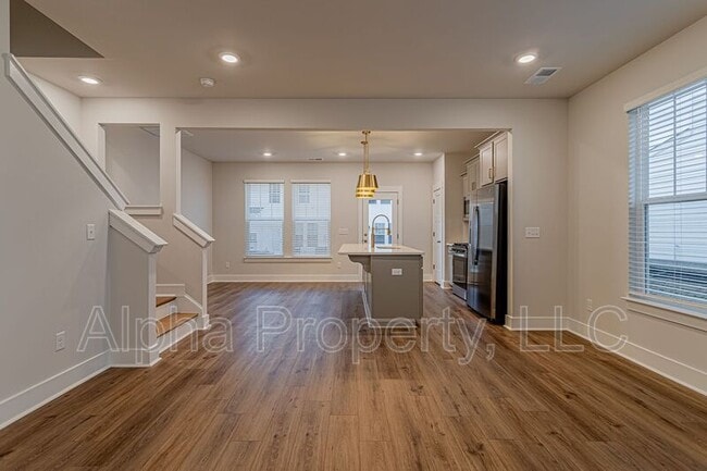 Building Photo - 511 Harebell Wy