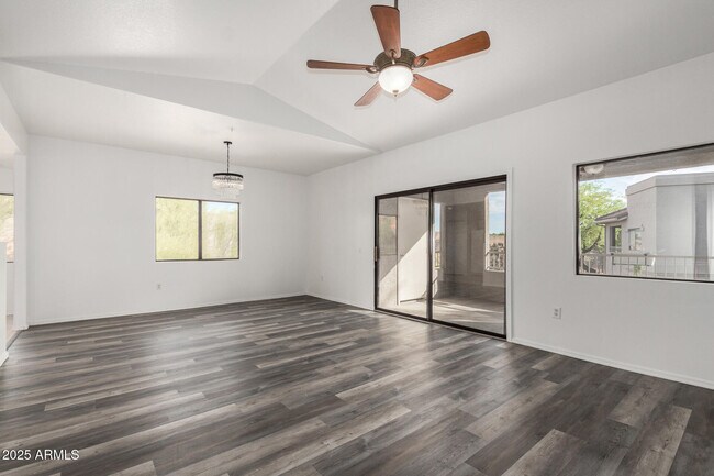 Foto del edificio - 15225 N 100th St