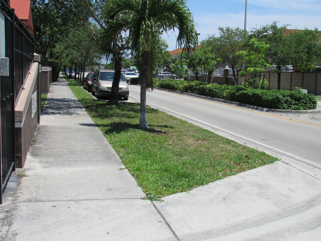 Foto principal - 2925 W 80th St