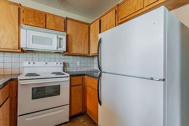 Foto del edificio - 3 BED / 2 Bath  AVAILABLE END OF JANUARY