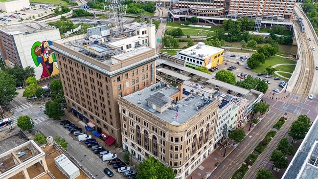 Building Photo - 915 Franklin St
