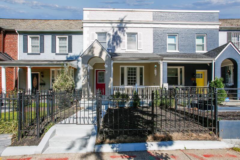 Primary Photo - 1429 Parkwood Pl NW