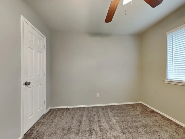 Foto del edificio - 3816 Sycamore Ln