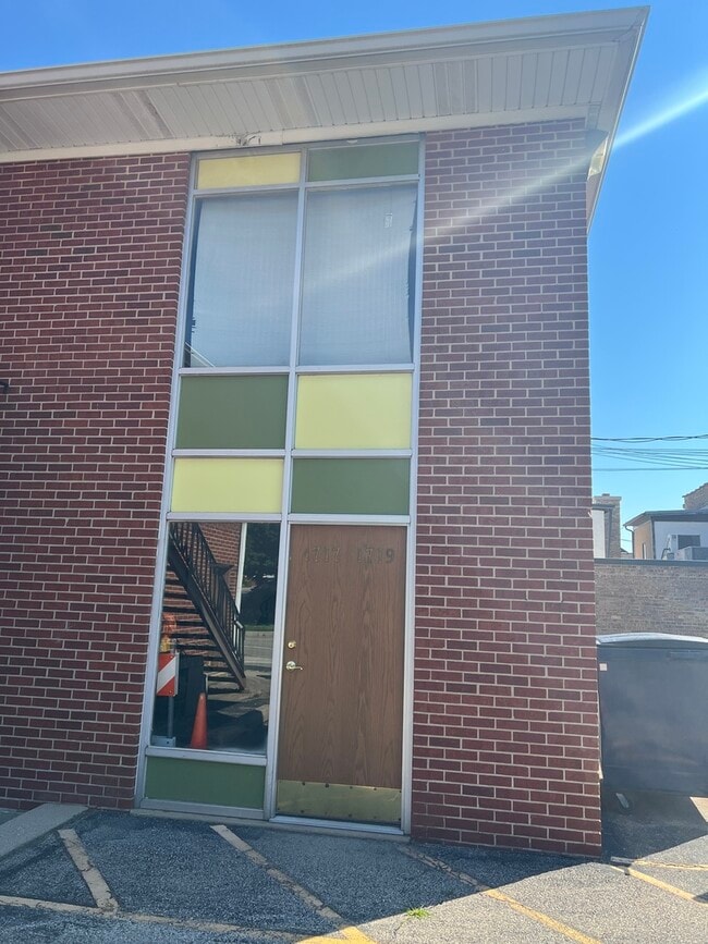 Building Photo - 1717 2nd St