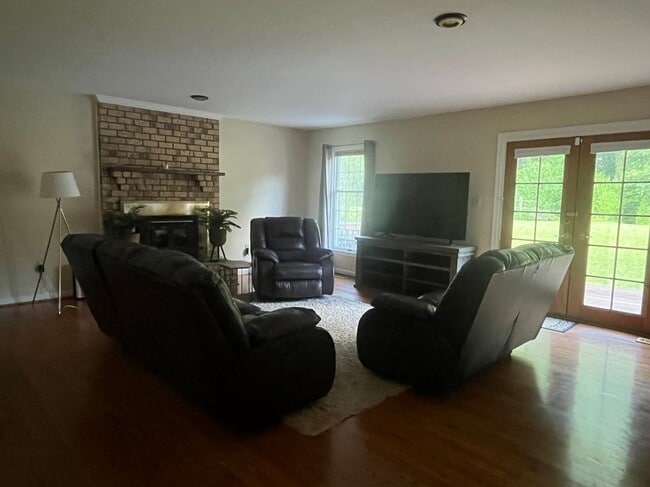 Building Photo - 15569 Golf Club Dr