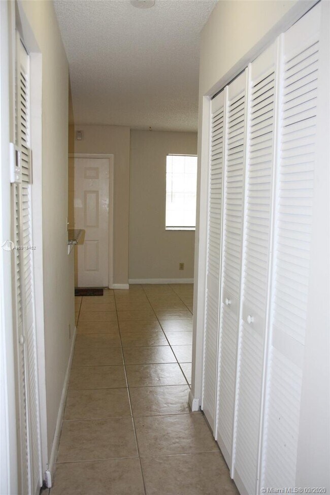 Foto del edificio - 11462 NW 43rd St