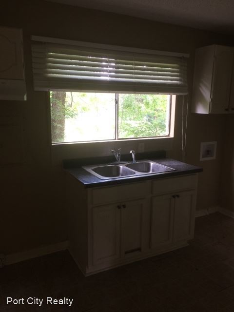 Foto del edificio - 3 br, 1 bath House - 5114 Ellison St.
