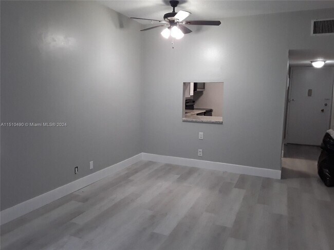 Building Photo - 2200 E Hallandale Beach Blvd