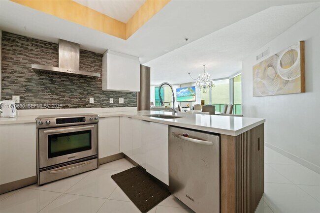 Foto del edificio - 150 Sunny Isles Blvd