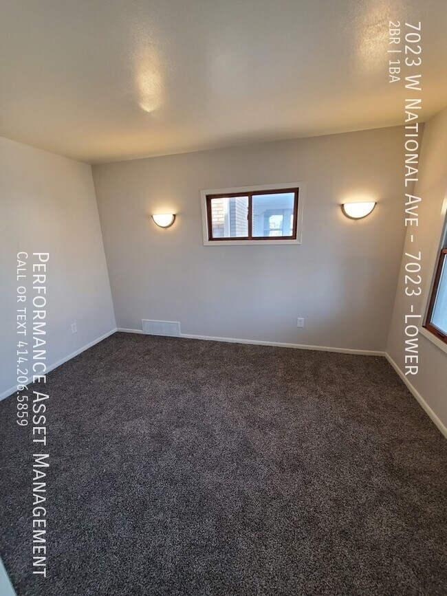 Foto del edificio - Beautiful 2BED/1BATH West Allis Lower