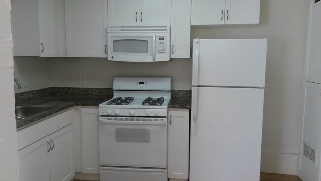 Building Photo - 402 N Fair Oaks Ave