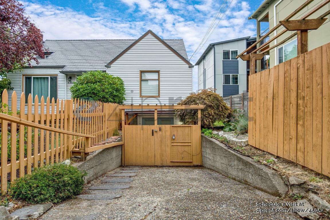 Foto principal - 8360 10th Ave NW