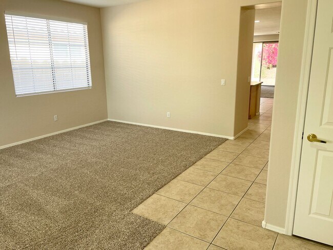 Foto del edificio - 4 Bedroom/2 Bath Single Level Home in Anthem! Close to freeway & TSMC Plant!